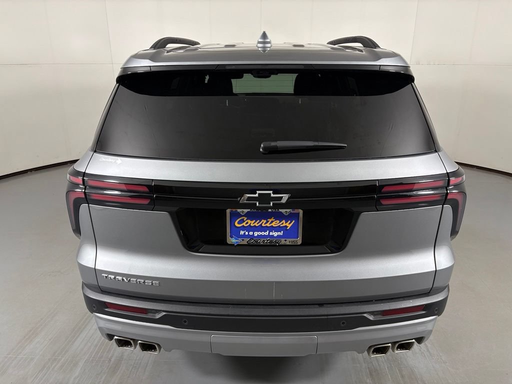 Certified 2026 Chevrolet Traverse LT w/ Driver Confidence Package FWD image 8