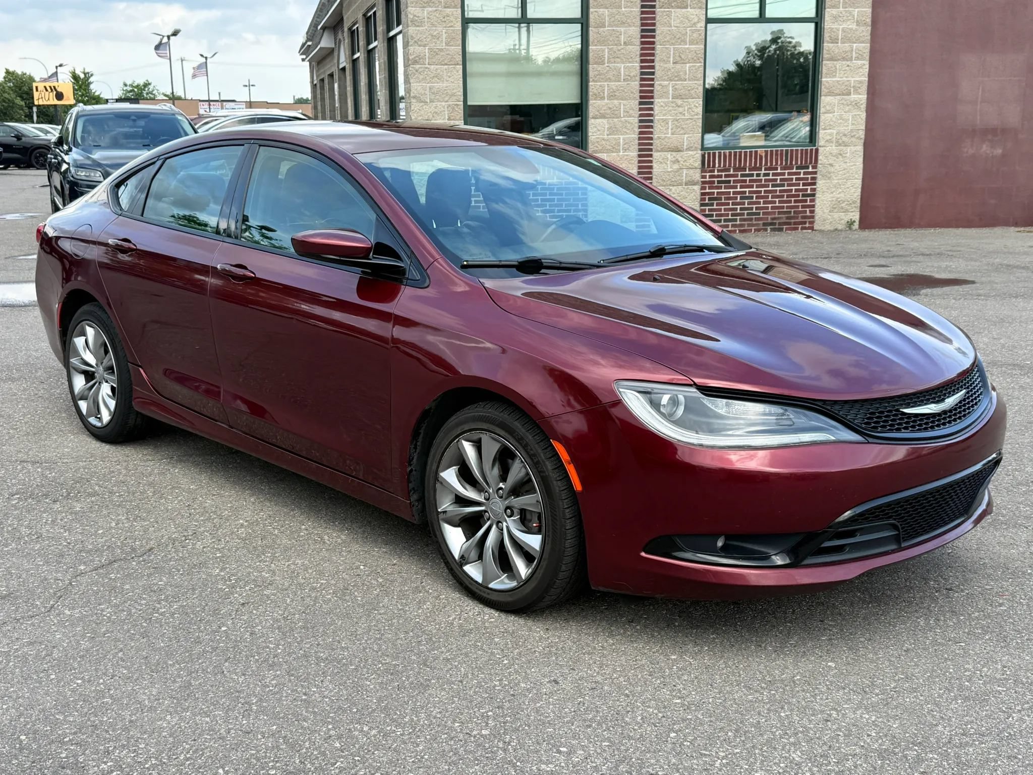 Used 2016 Chrysler 200 S w/ Comfort Group FWD image 3