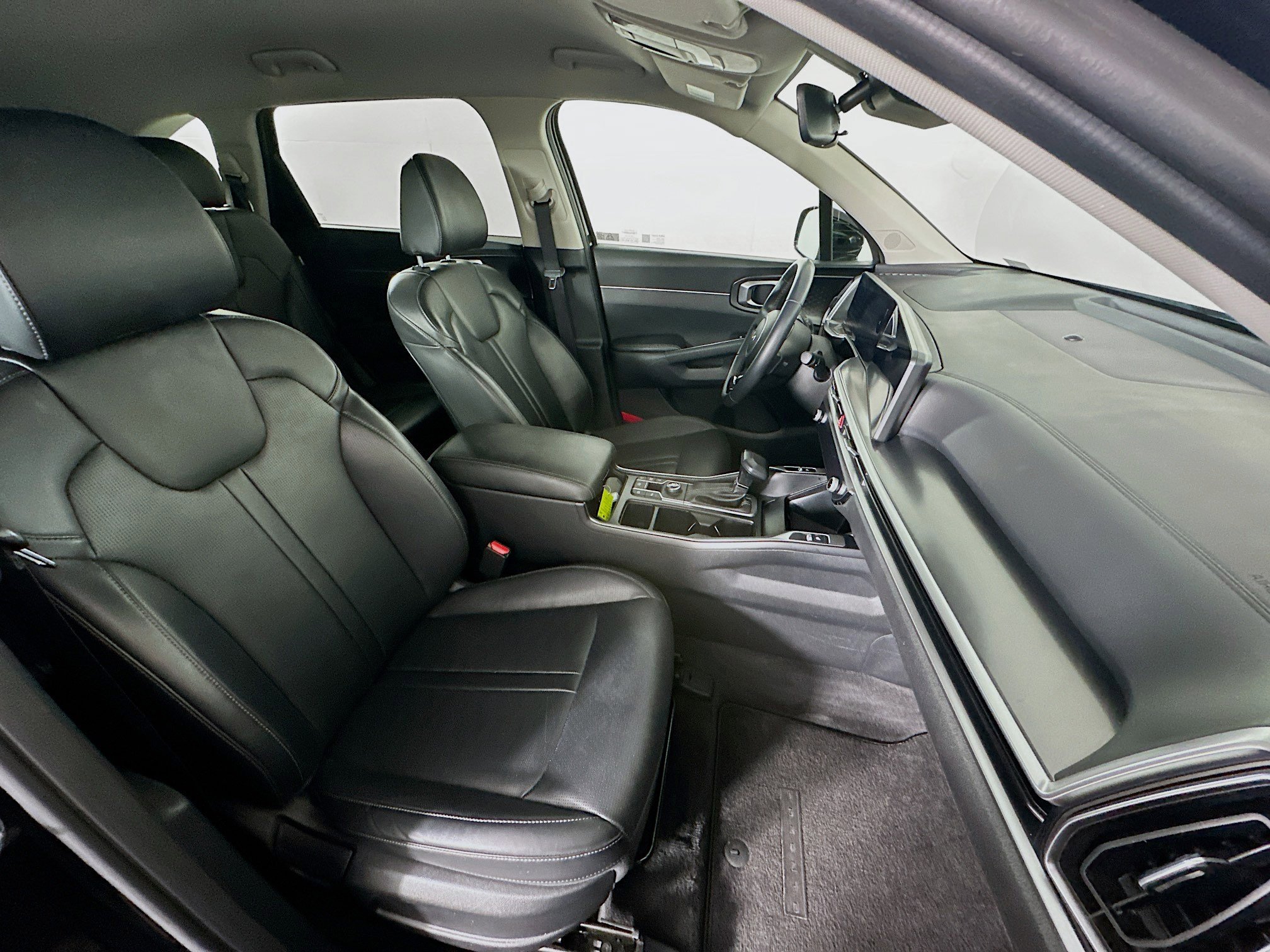 Used 2024 Kia Sorento S image 32