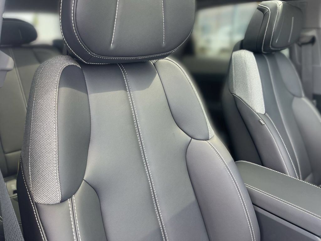 New 2027 Cadillac Optiq Sport w/ LPO, Floor Liner Package AWD/4WD image 40