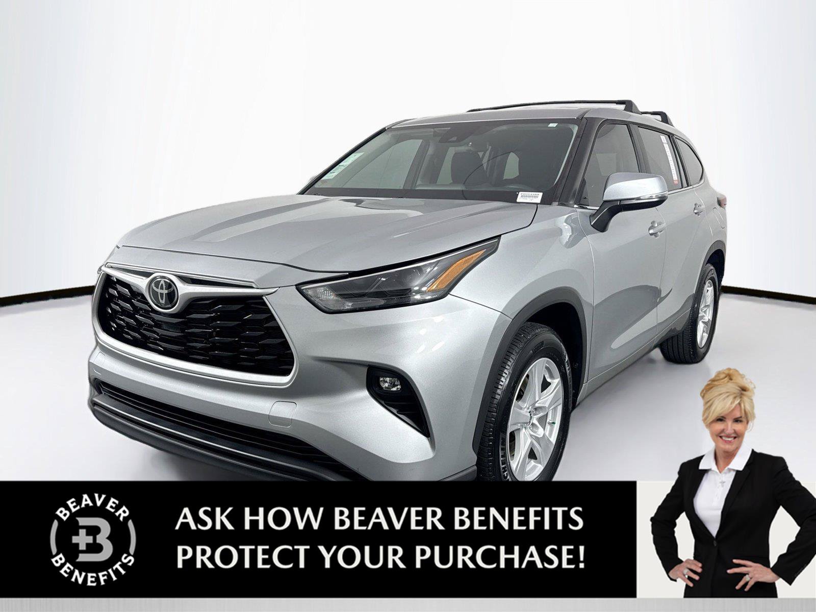 Used 2024 Toyota Highlander LE FWD image 1