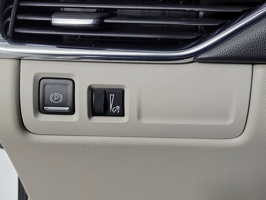 Certified 2023 Cadillac XT4 Luxury FWD image 30