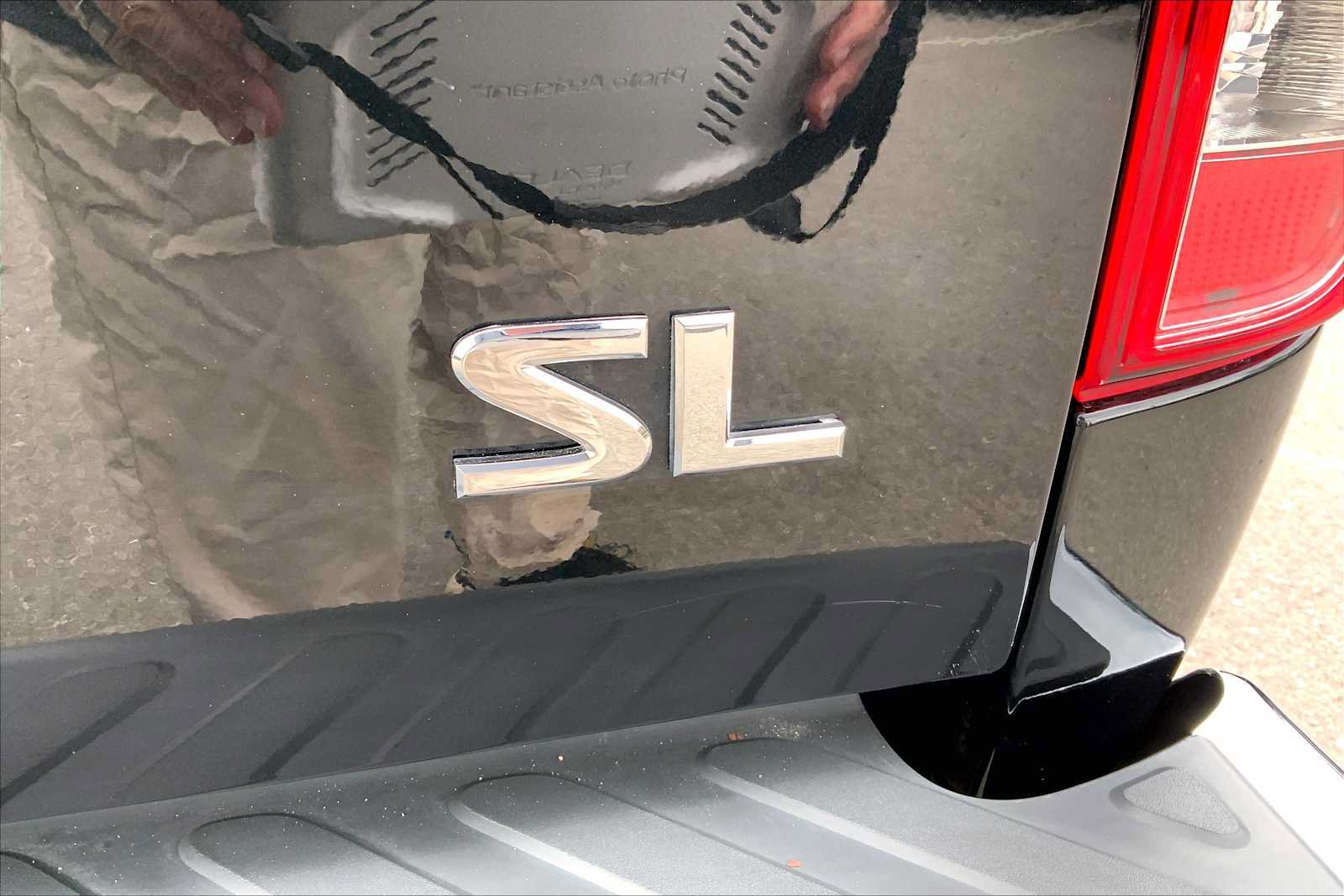 Used 2019 Nissan Frontier SL RWD image 10