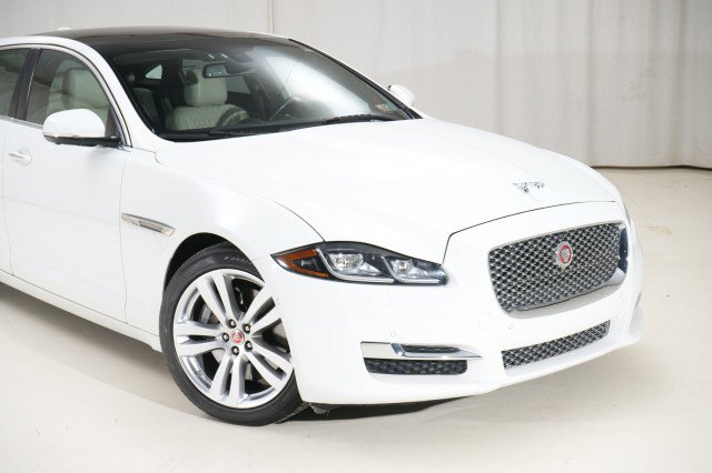 Used 2016 Jaguar XJ L Portfolio image 10