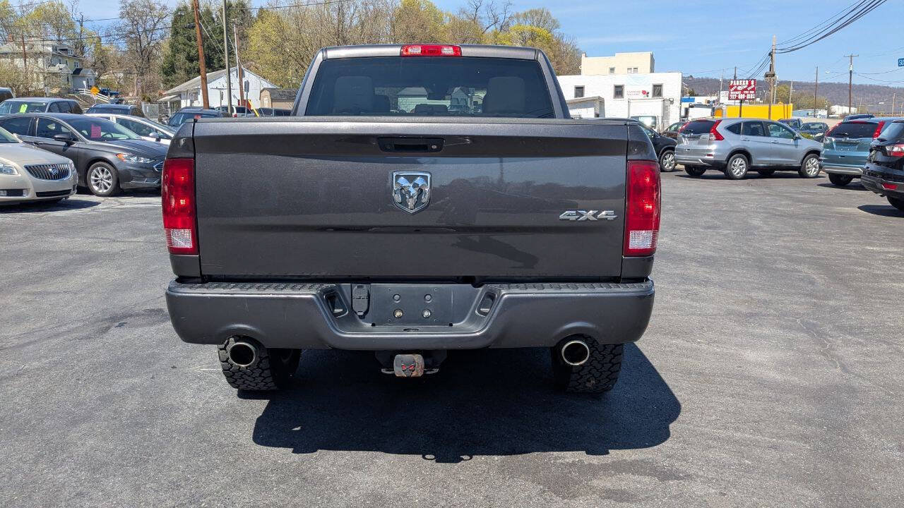 Used 2017 RAM 1500 Express AWD/4WD image 11
