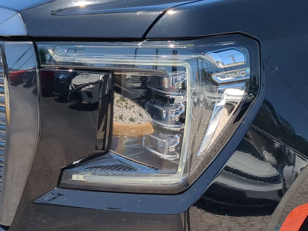 Used 2023 GMC Yukon XL Denali Ultimate AWD/4WD image 8