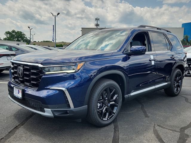 New 2025 Honda Pilot Touring image 3