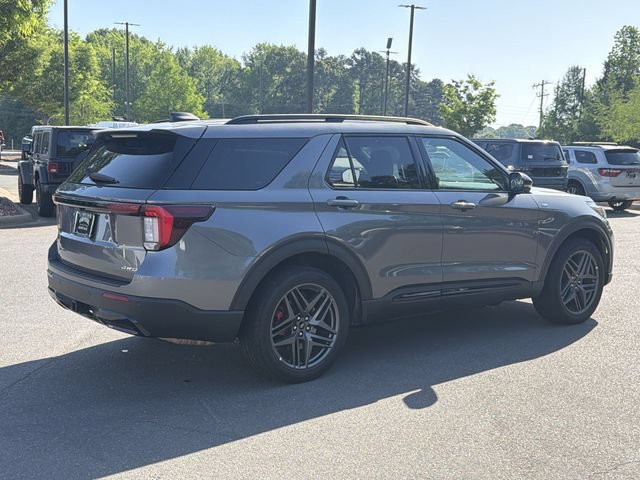 Used 2025 Ford Explorer ST-Line w/ ST-Line Street Pack AWD/4WD image 12