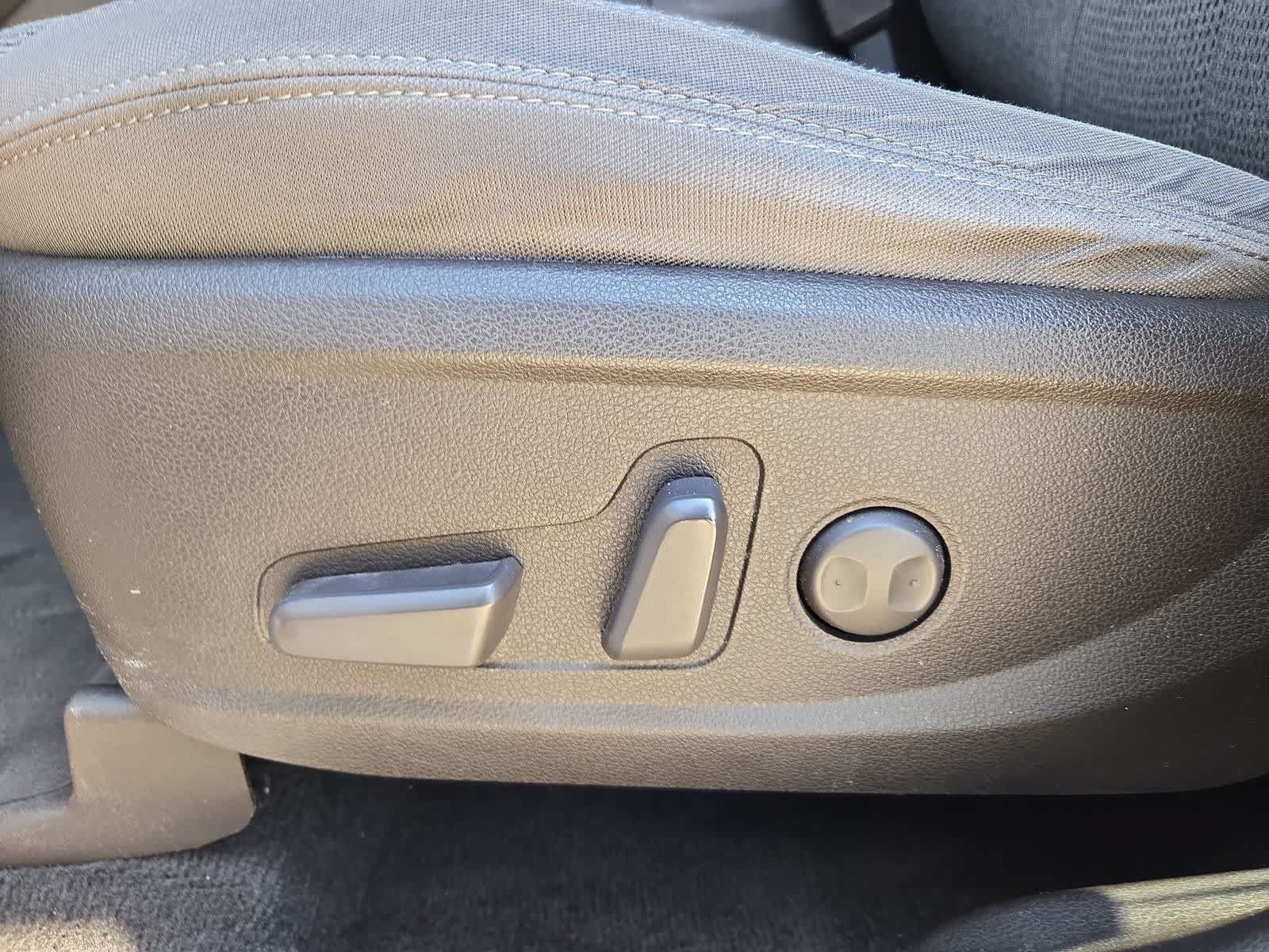 Used 2019 Hyundai Santa Fe SEL FWD image 16