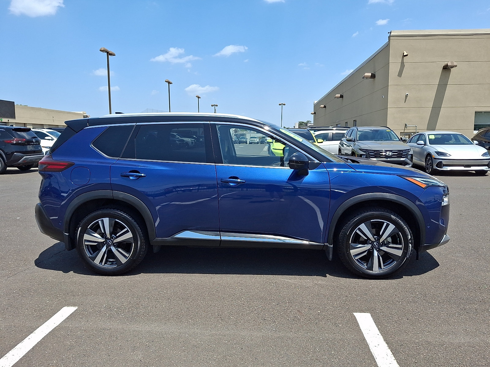 Used 2022 Nissan Rogue Platinum w/ Head-Up Display Package AWD/4WD image 7