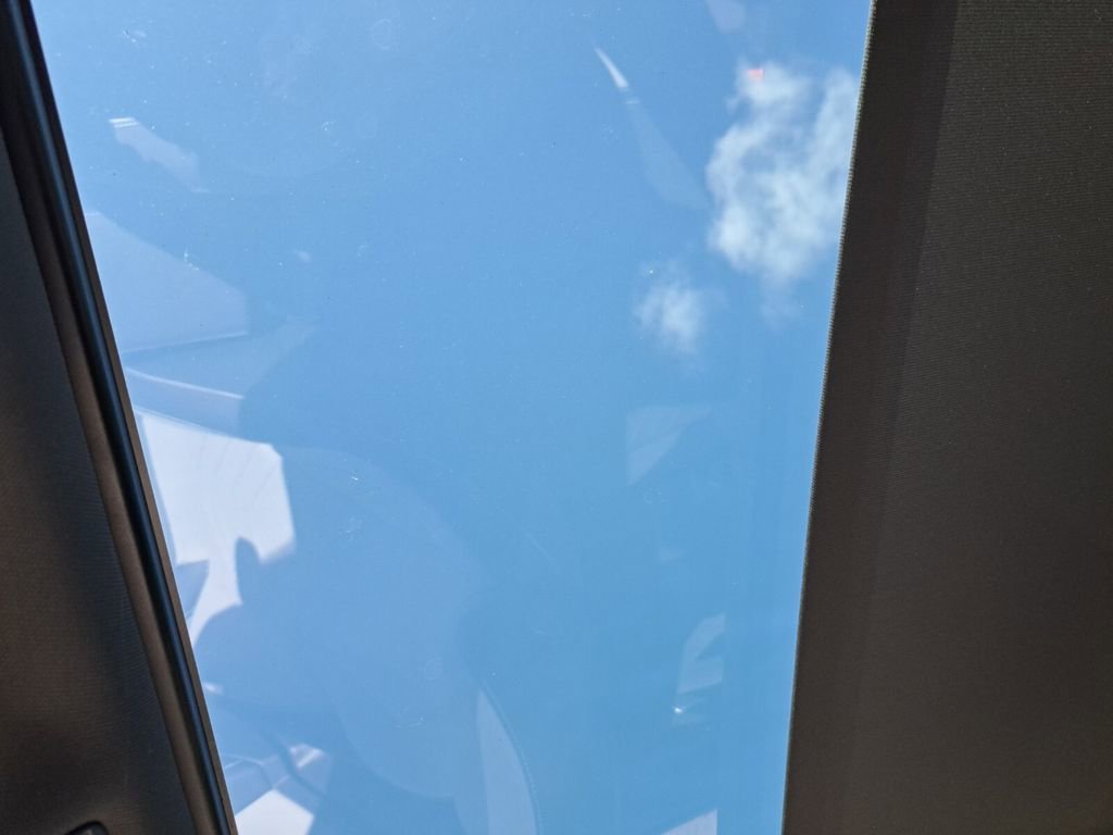 New 2026 Volkswagen Tiguan SE R-Line image 19