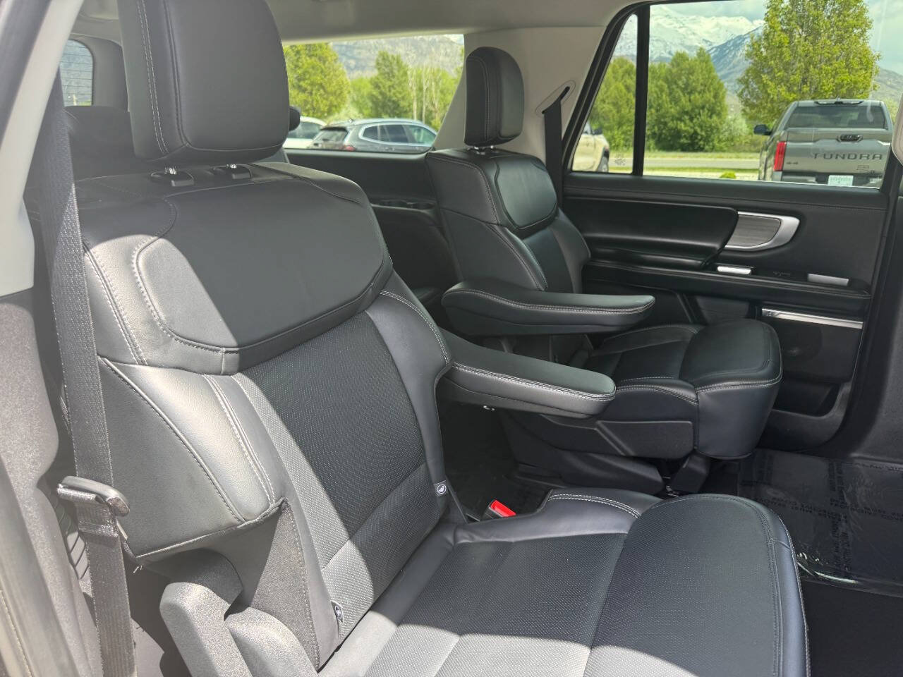 Used 2025 Ford Expedition Max Platinum AWD/4WD image 24