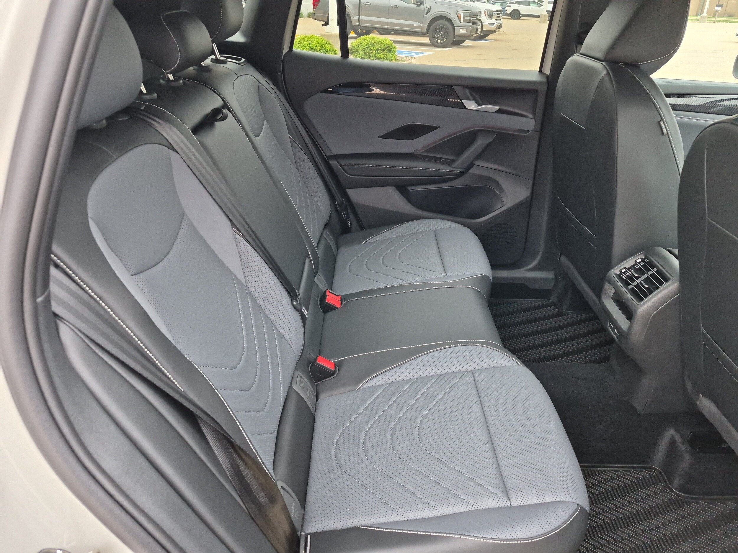 New 2026 Volkswagen Tiguan SE R-Line AWD/4WD image 8