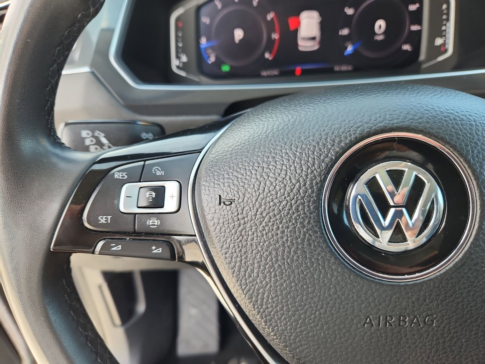 Used 2020 Volkswagen Tiguan SEL image 19