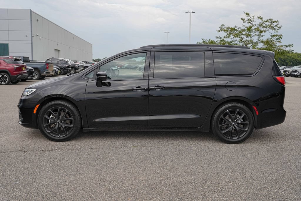 Used 2025 Chrysler Pacifica Limited FWD image 10