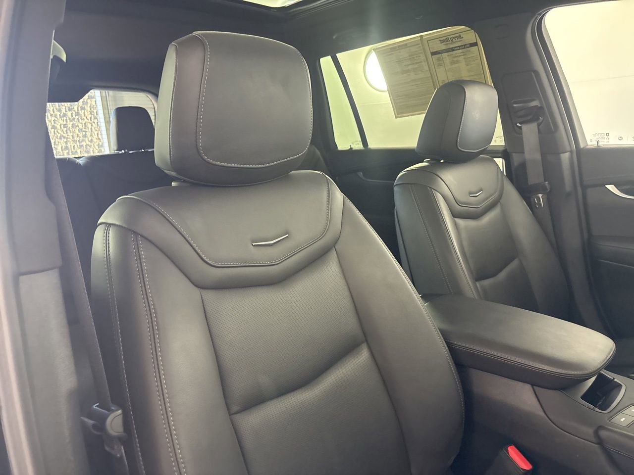 Used 2025 Cadillac XT6 Premium Luxury image 32