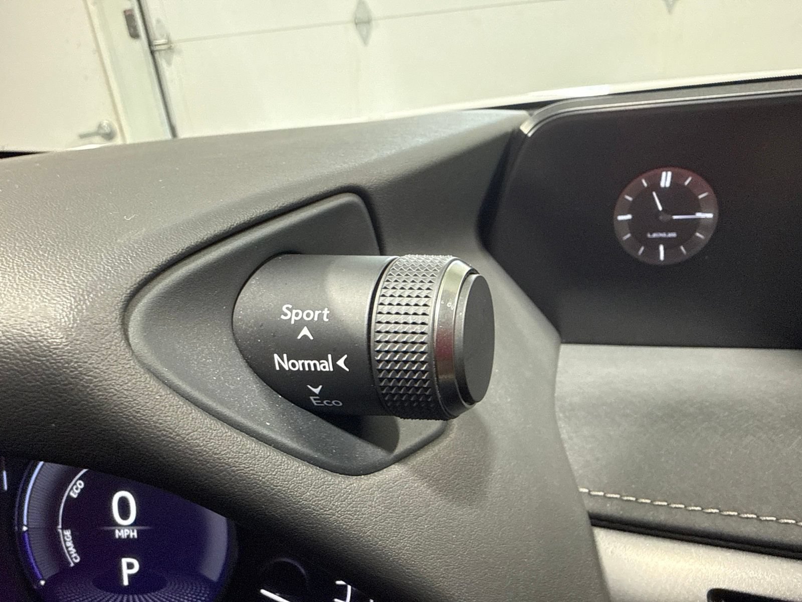 Used 2020 Lexus UX 250h w/ Premium Package AWD/4WD image 31