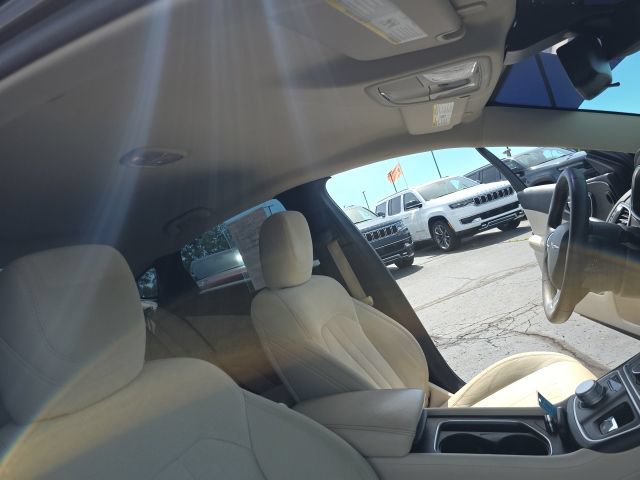 Used 2016 Chrysler 200 Limited FWD image 35