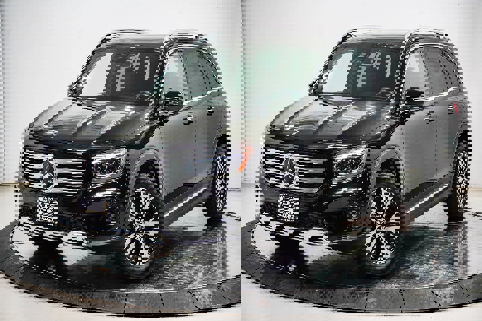 Certified 2025 Mercedes-Benz GLB 250 image 1