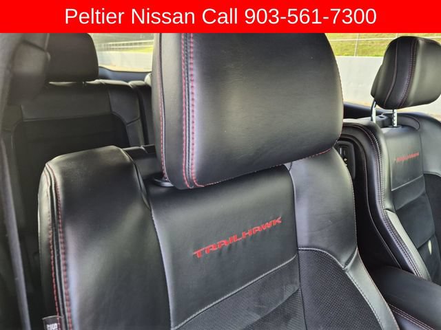 Used 2017 Jeep Grand Cherokee Trailhawk AWD/4WD image 15
