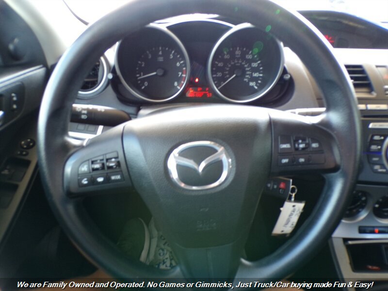 Used 2011 MAZDA MAZDA3 i Touring FWD image 12
