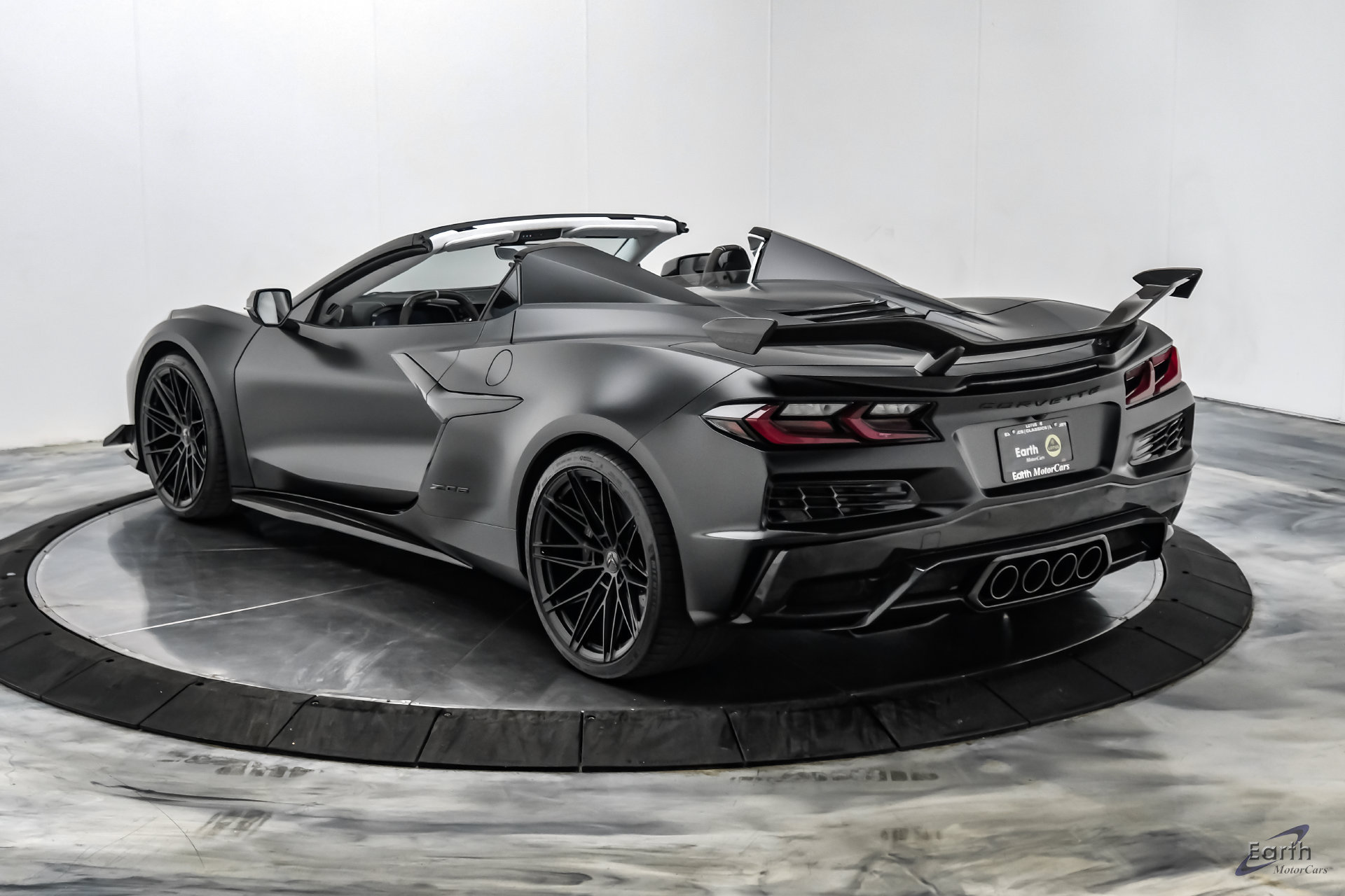 Used 2024 Chevrolet Corvette Z06 w/ Z07 Performance Package RWD image 14
