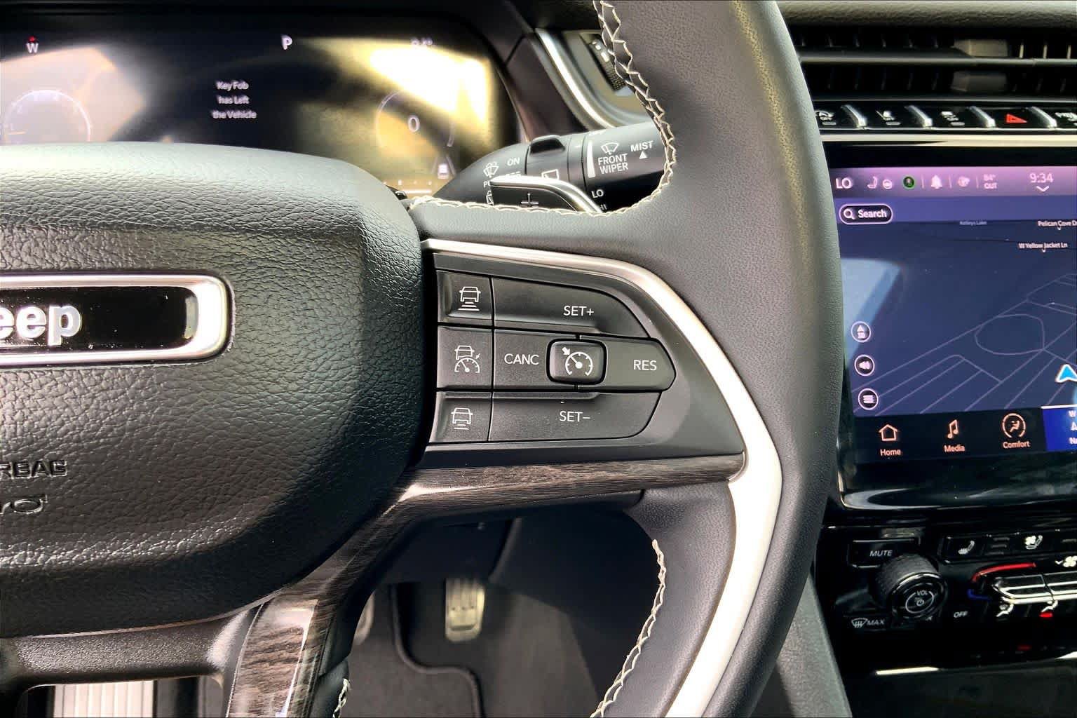 Used 2023 Jeep Grand Cherokee Limited w/ Luxury Tech Group II RWD image 22