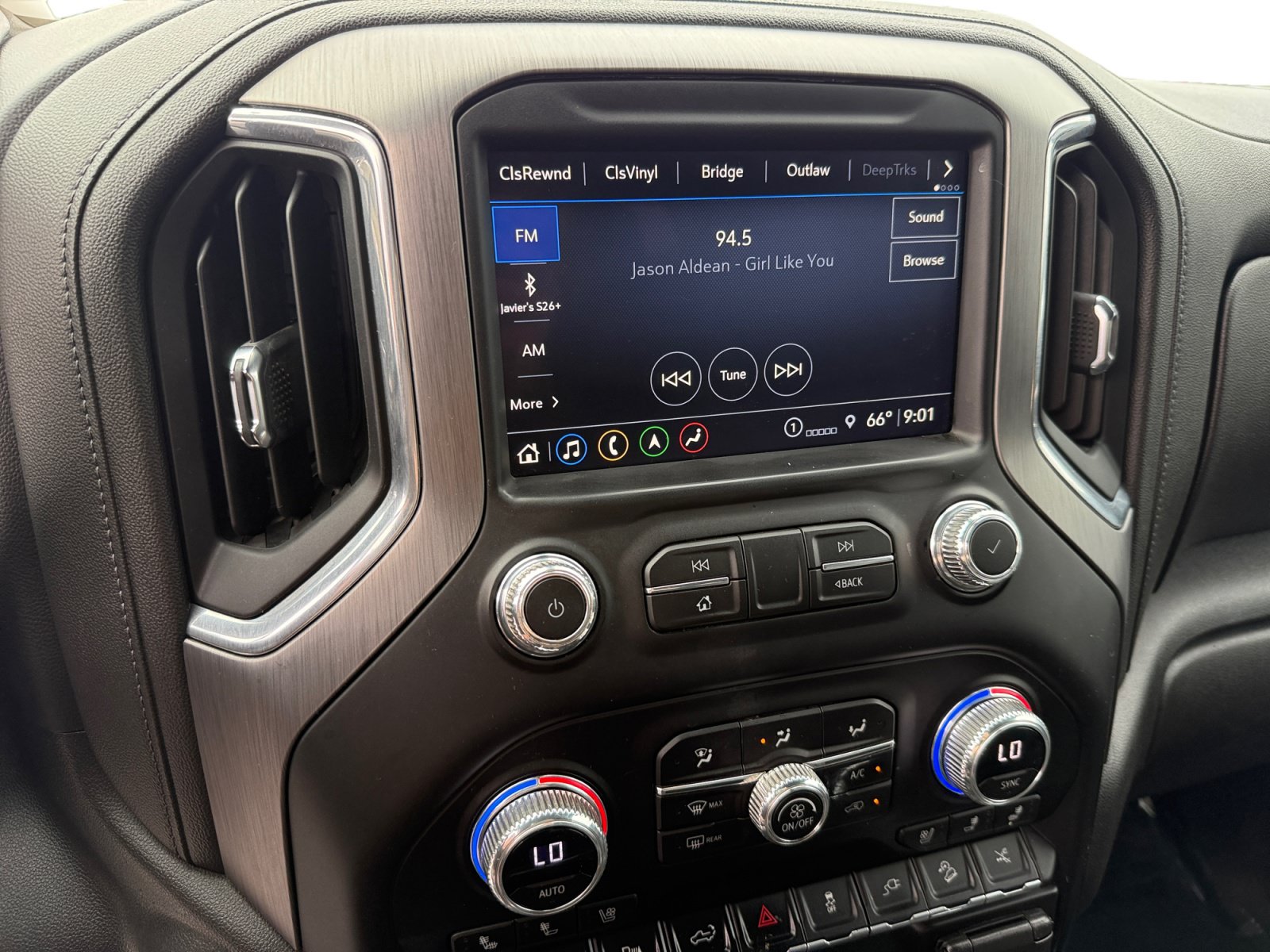 Used 2023 GMC Sierra 2500 Denali w/ Denali Black Diamond Edition AWD/4WD image 12