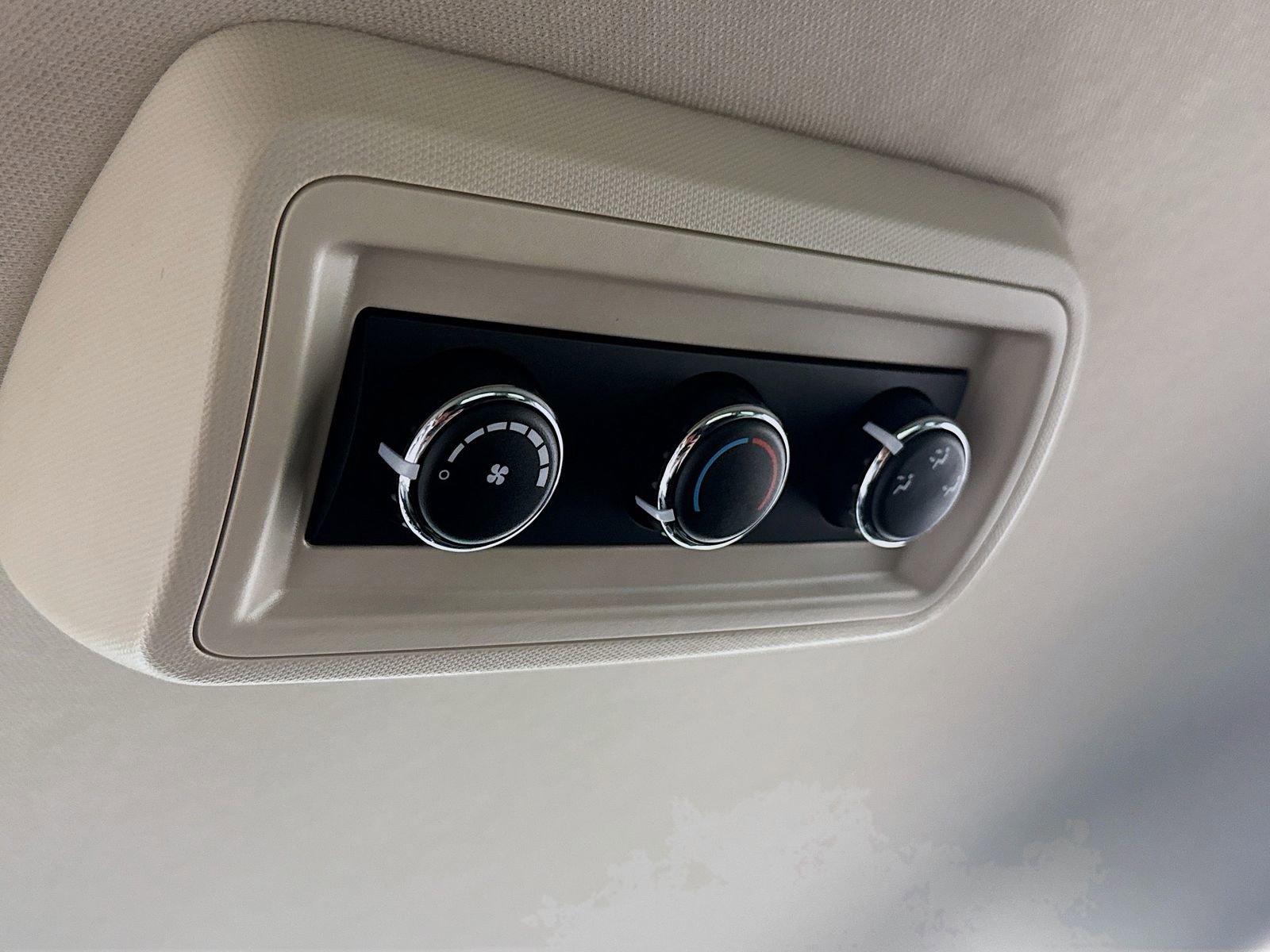 Used 2018 Dodge Grand Caravan SE w/ UConnect Hands-Free Group image 20