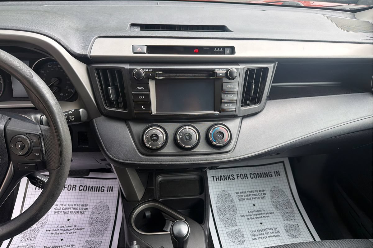 Used 2017 Toyota RAV4 LE FWD image 12