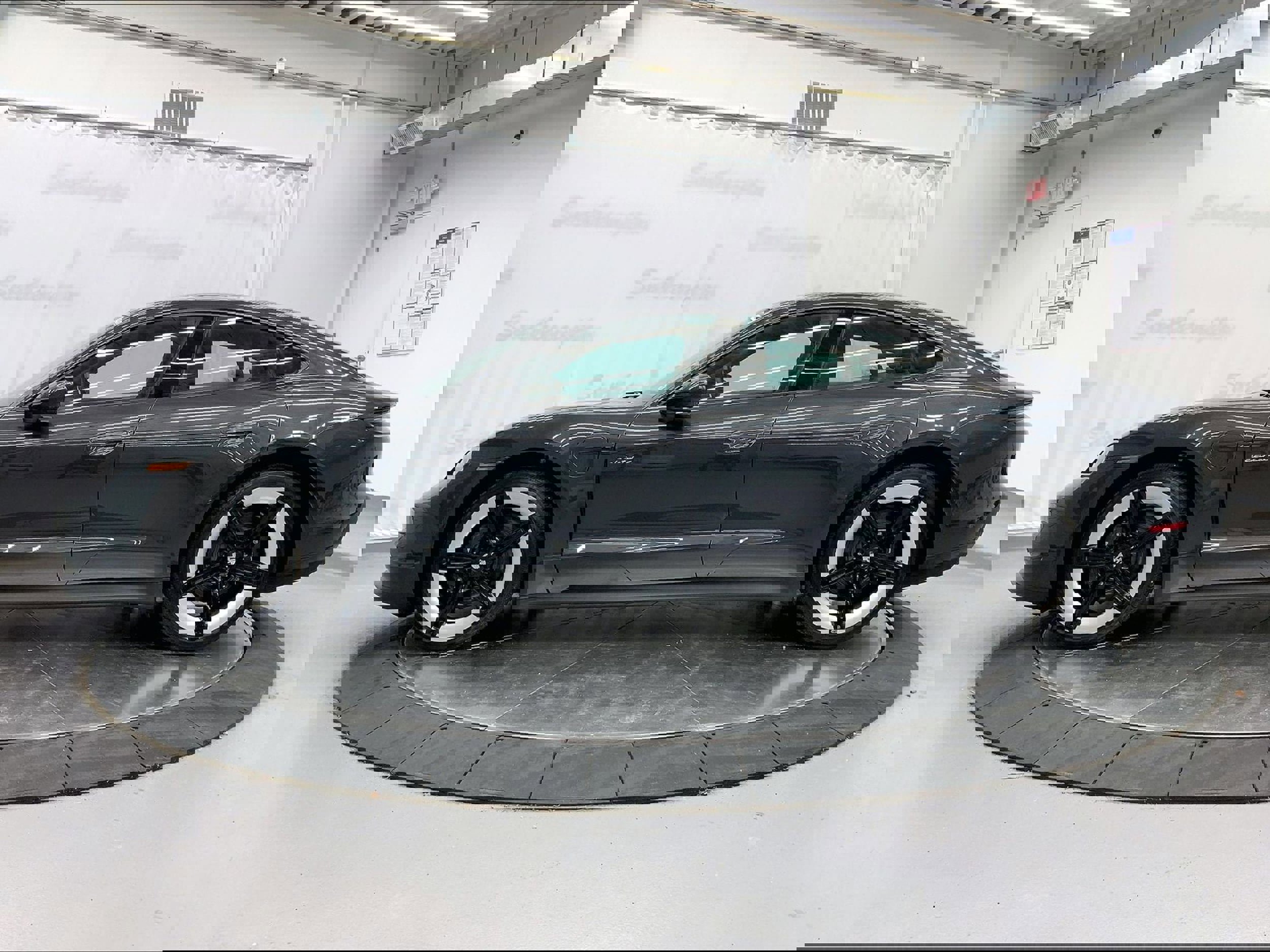 Used 2025 Porsche Taycan image 2