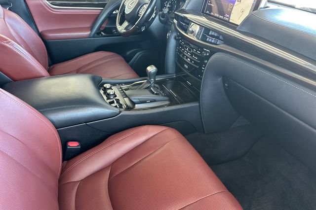 Used 2016 Lexus LX 570 4WD w/ Luxury Package image 20