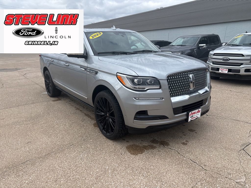 Used 2022 Lincoln Navigator L Reserve image 4