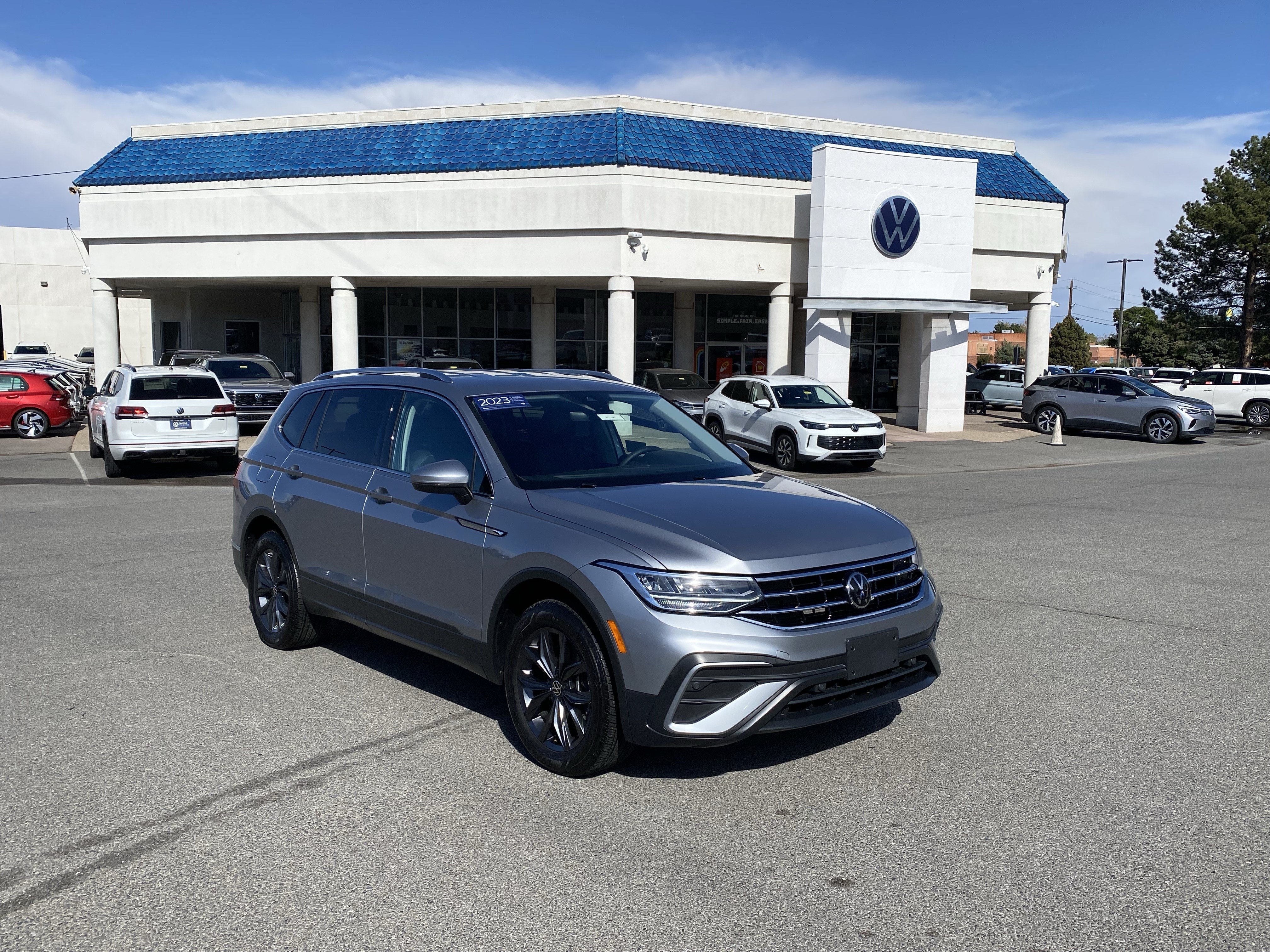 Certified 2023 Volkswagen Tiguan SE FWD image 45