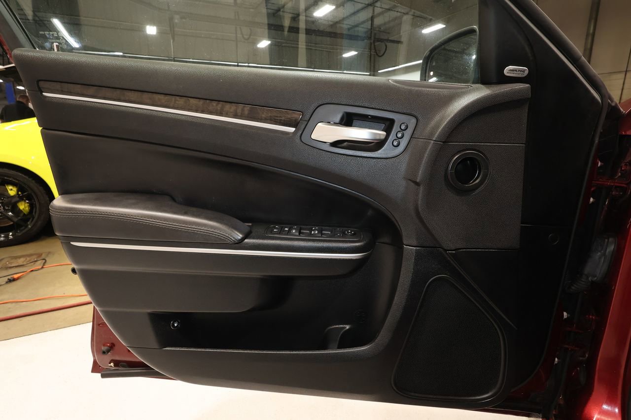 Used 2018 Chrysler 300 Limited w/ Safetytec Plus Group image 13