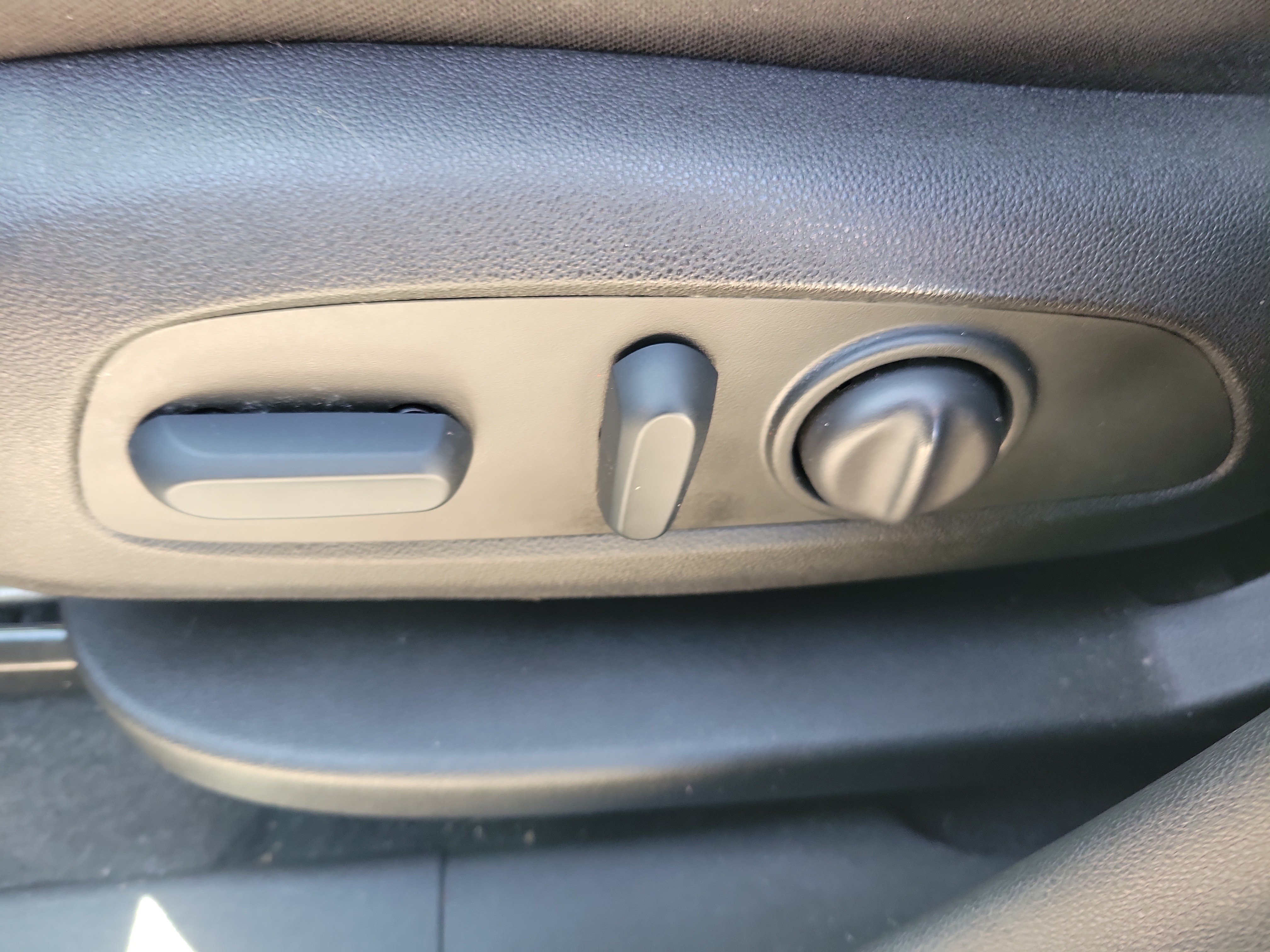 Used 2022 GMC Terrain SLE w/ Driver Convenience Package FWD image 13