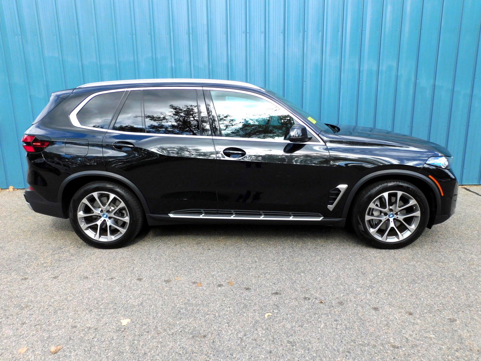 Used 2025 BMW X5 xDrive50e w/ Climate Comfort Package image 6