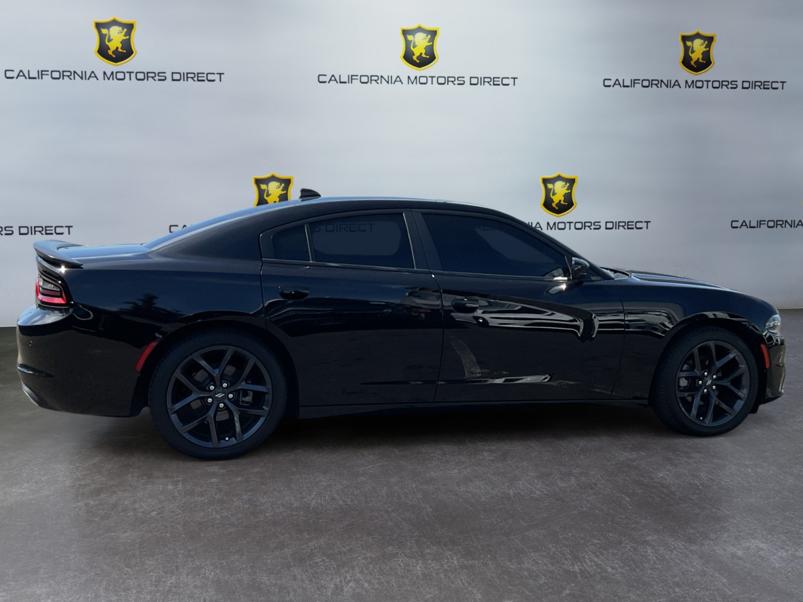Used 2023 Dodge Charger SXT w/ Blacktop Package RWD image 4