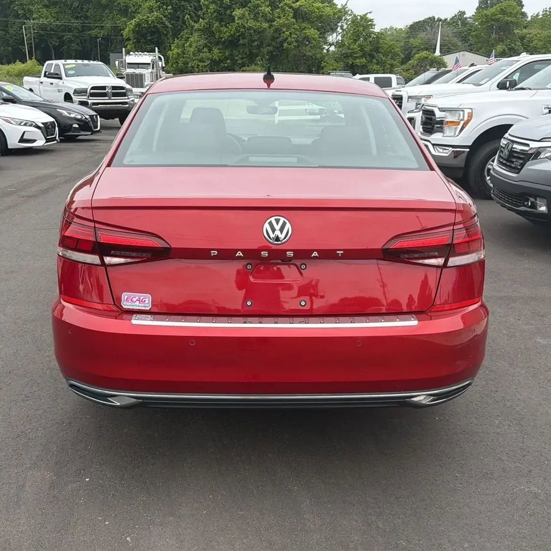 Used 2022 Volkswagen Passat 2.0T FWD image 4