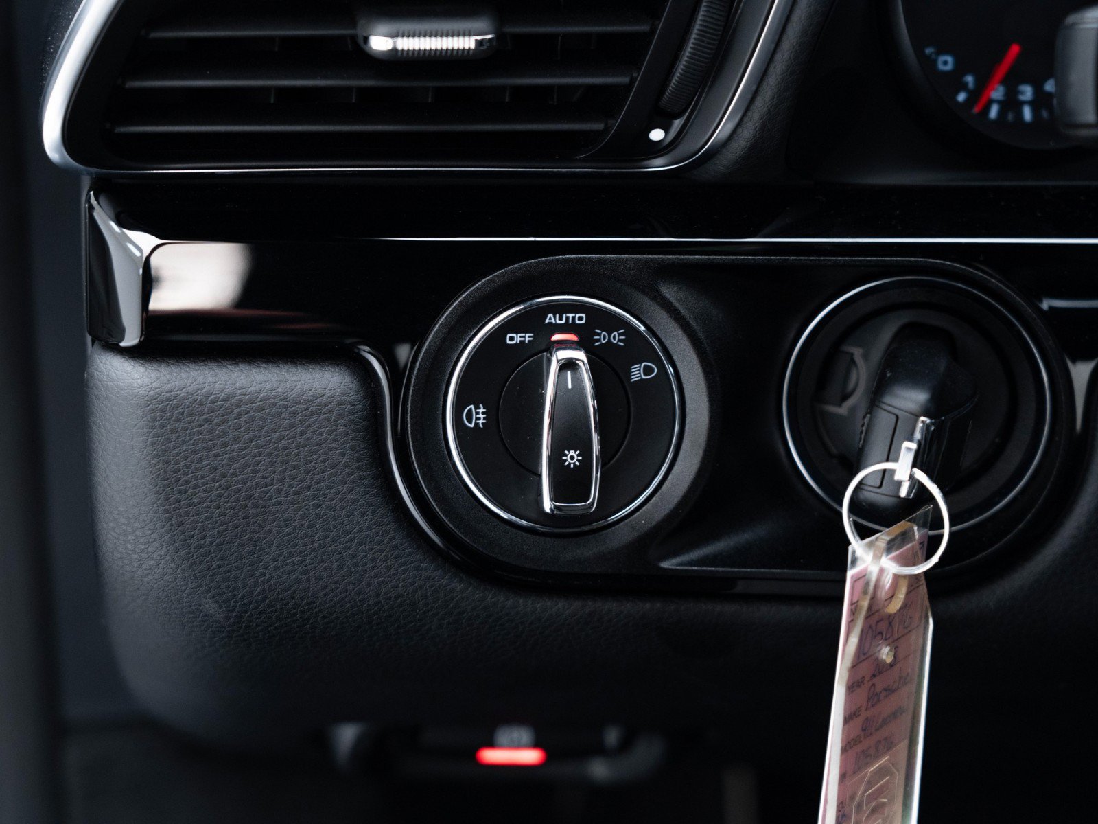 Certified 2018 Porsche 911 Carrera T image 30