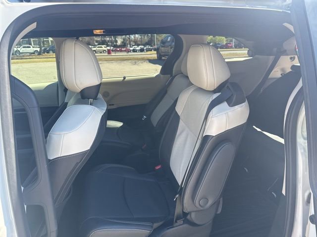 Used 2025 Toyota Sienna Limited image 20