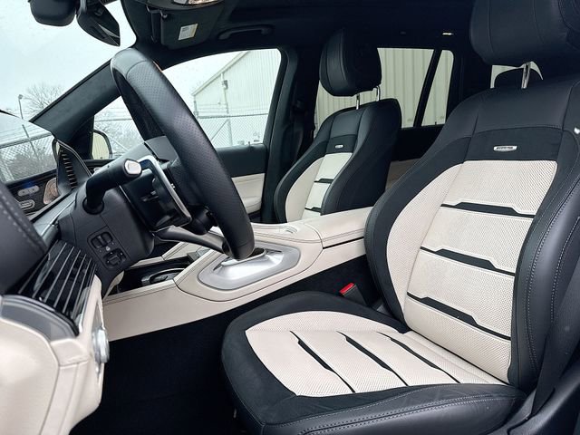 Used 2025 Mercedes-Benz GLS 63 AMG 4MATIC image 13