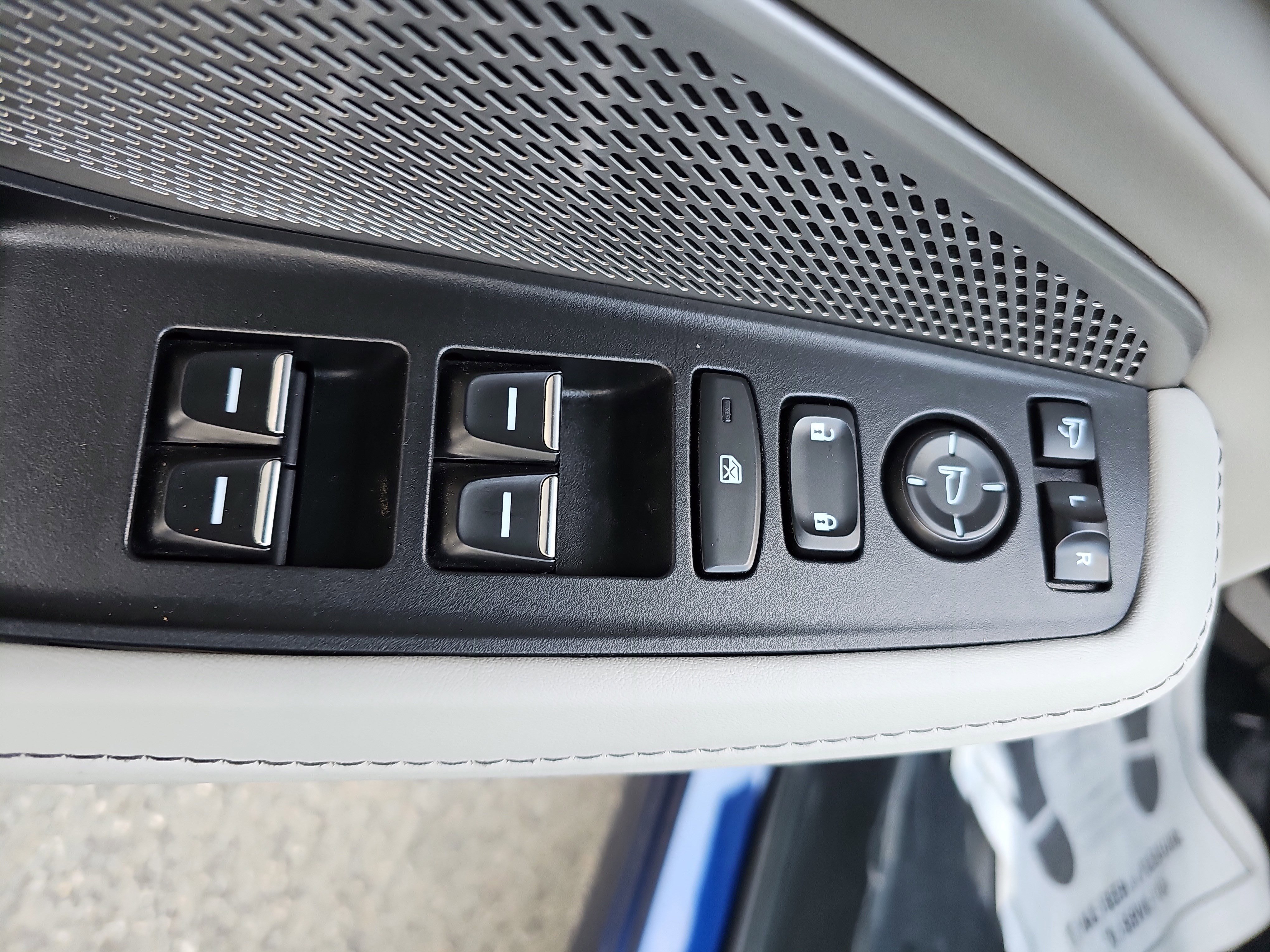 Used 2024 Acura MDX SH-AWD w/ Technology Package image 28