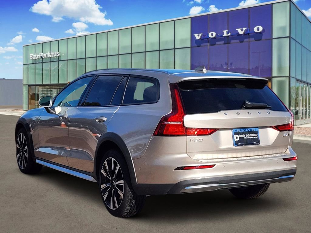 Used 2025 Volvo V60 B5 Cross Country Ultra image 26