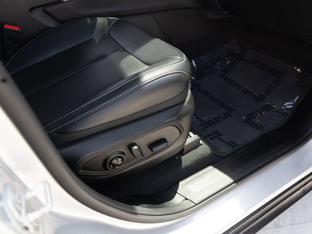 Used 2025 Jeep Grand Cherokee L Limited w/ Luxury Tech Group II AWD/4WD image 30