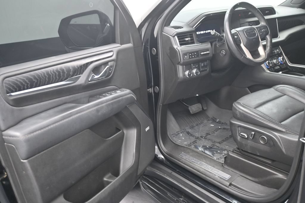 Used 2023 GMC Yukon XL Denali w/ Advanced Technology Package RWD image 10