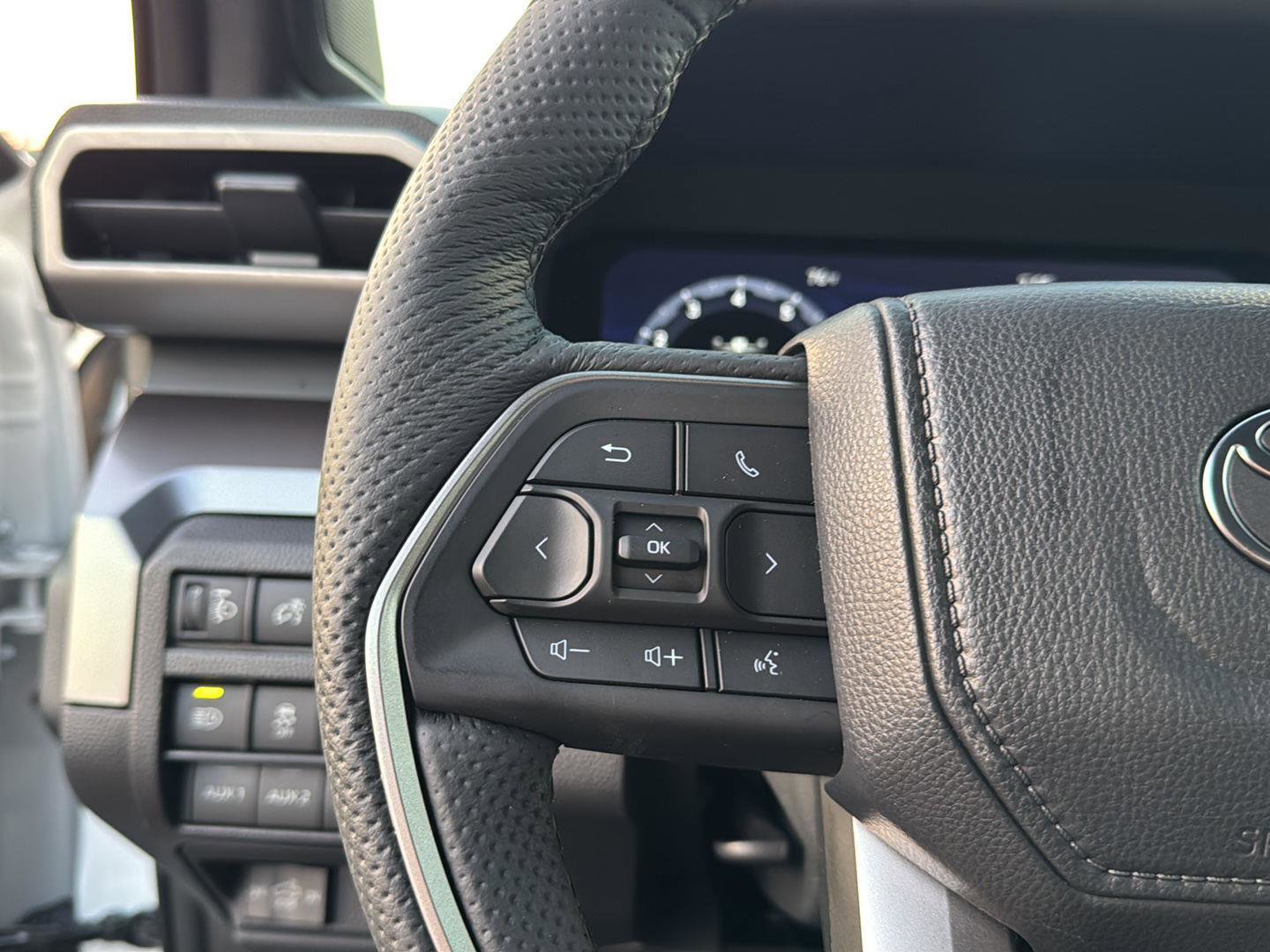 New 2025 Toyota Tacoma TRD Off-Road image 18