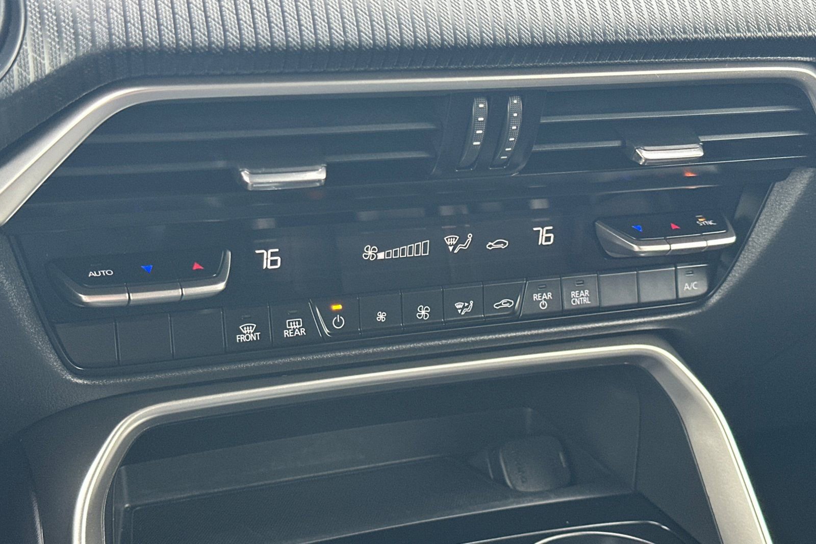 Used 2024 MAZDA CX-90 3.3 Turbo w/ Select Package image 18