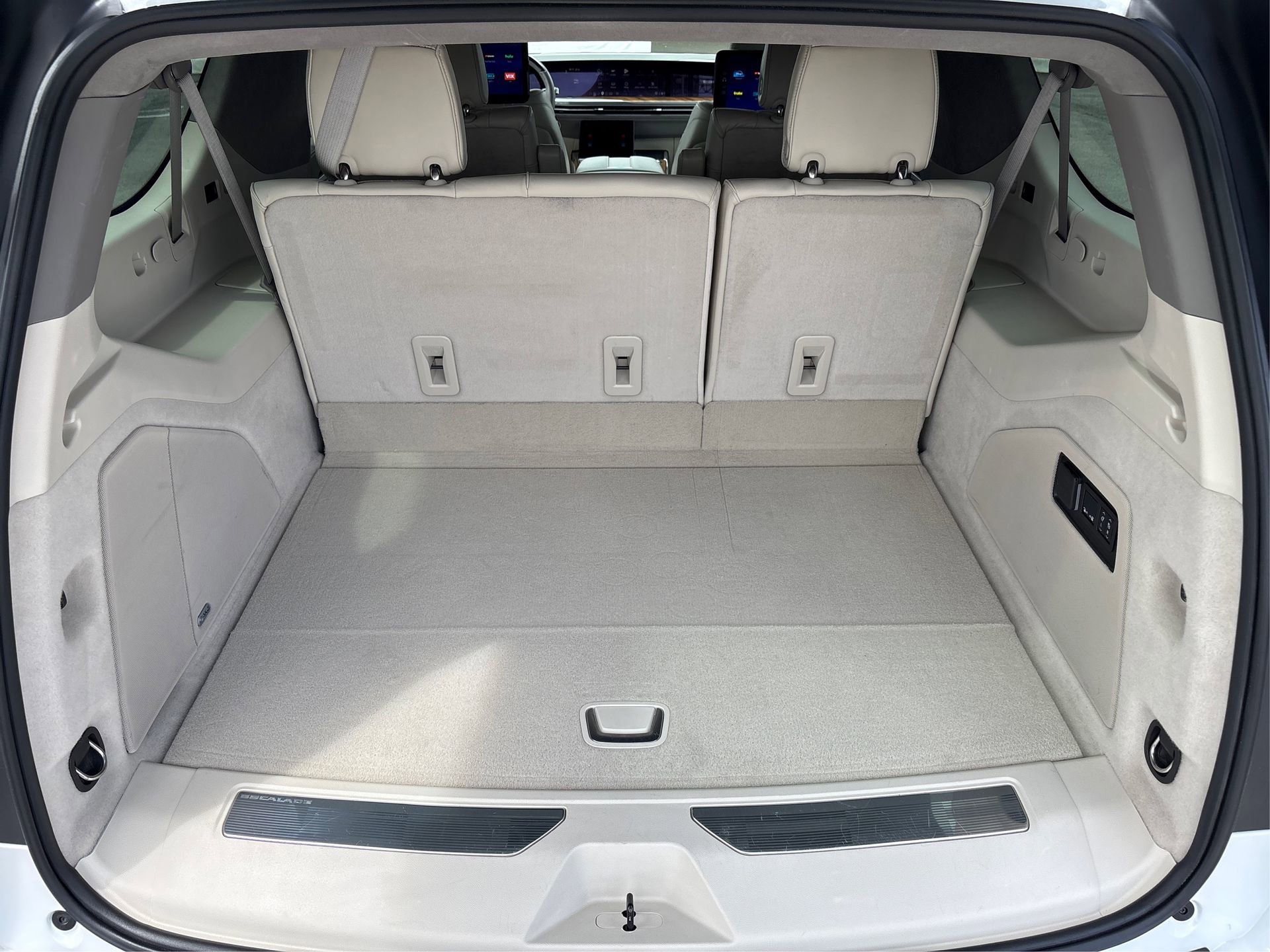 Certified 2025 Cadillac Escalade ESV Sport Platinum AWD/4WD image 12