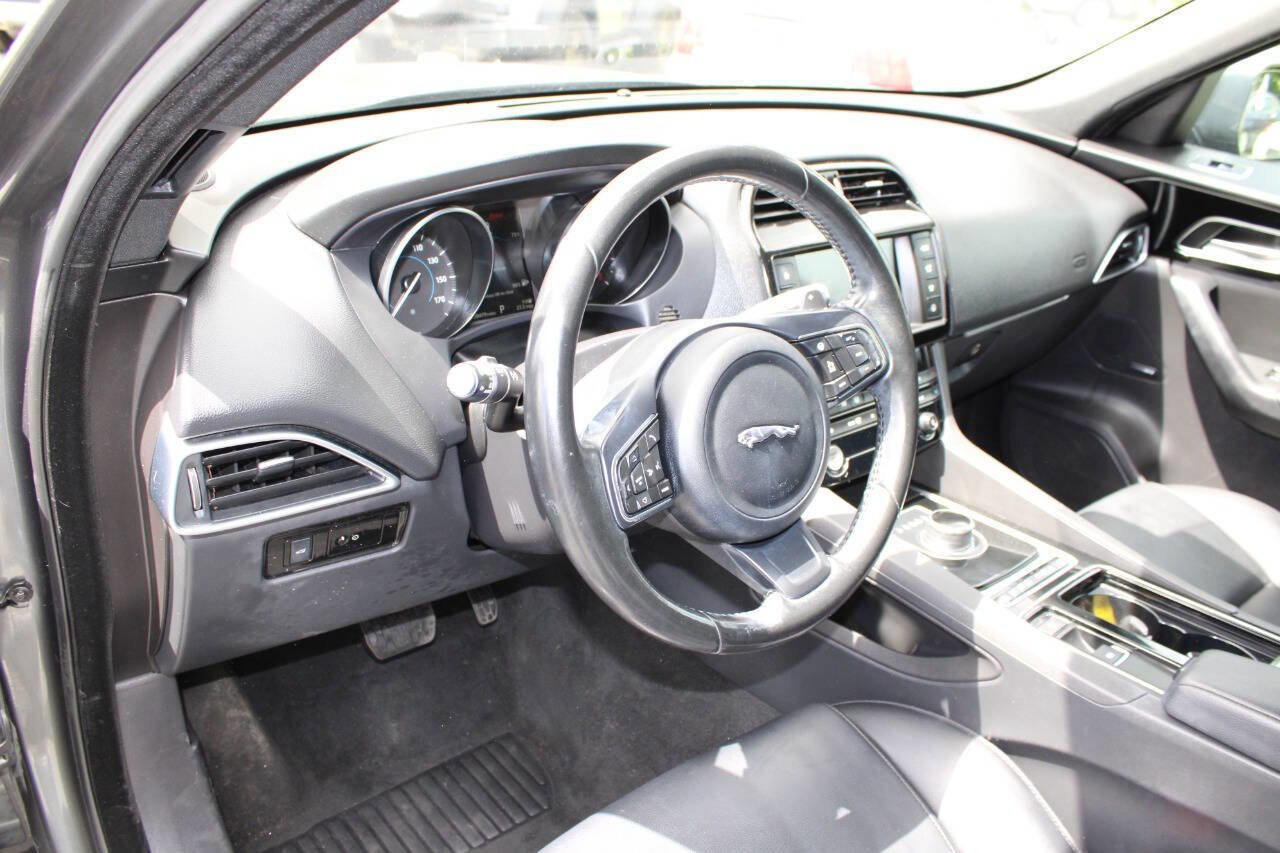 Used 2018 Jaguar F-PACE Premium AWD/4WD image 13